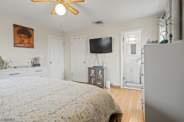 55 Jefferson St, Clifton City, NJ 07014 - bedroom featuring light wood-style flooring, ensuite bath, baseboards, and ceiling fan