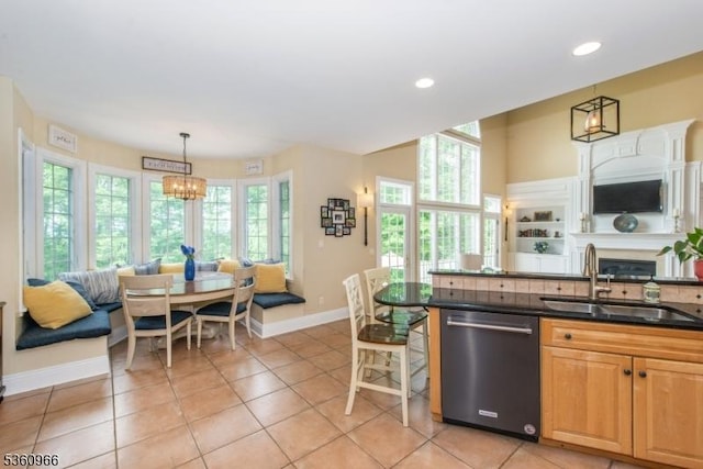 7 Briscoe Chase, Ringwood Boro, NJ 07456 - kitchen with dishwasher, a sink, breakfast area, open floor plan, and recessed lighting