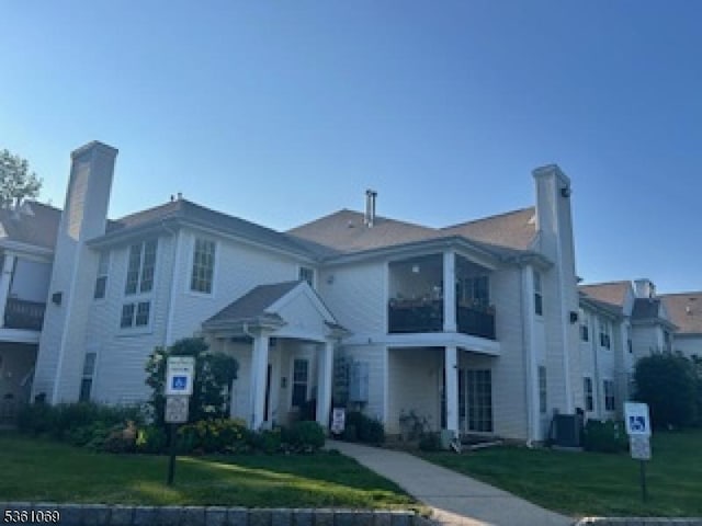 870 Honeybrook Cir, Lopatcong Twp, NJ 08886 - multi unit property featuring a front lawn and a chimney