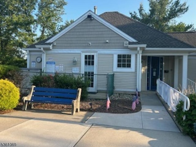 870 Honeybrook Cir, Lopatcong Twp, NJ 08886 - bungalow with a porch