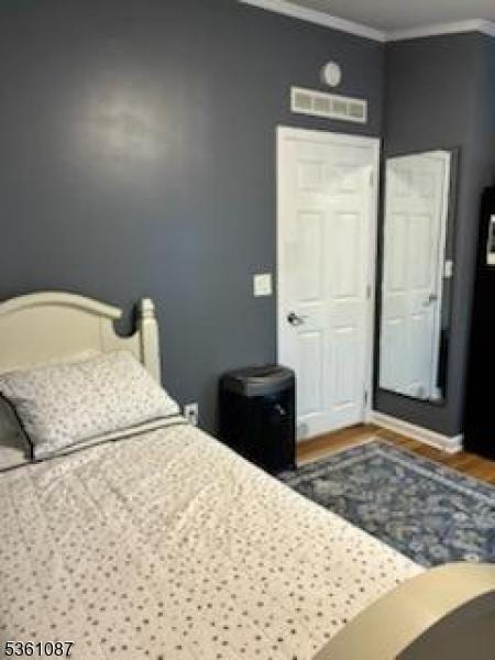 512 Kenbury Rd, Branchburg Twp, NJ 08876 - bedroom with wood finished floors and crown molding
