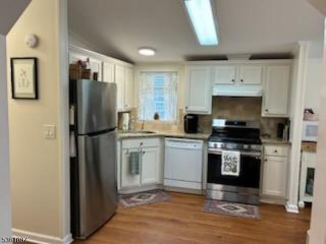 512 Kenbury Rd, Branchburg Twp, NJ 08876 - kitchen with stainless steel appliances, under cabinet range hood, white cabinetry, and light countertops