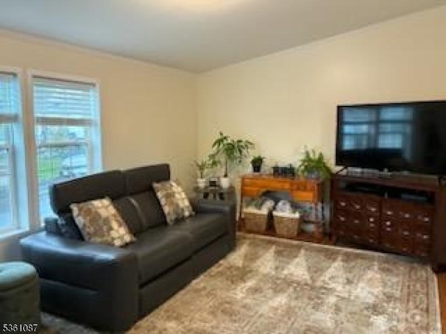 512 Kenbury Rd, Branchburg Twp, NJ 08876 - view of living area