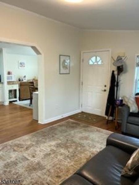 512 Kenbury Rd, Branchburg Twp, NJ 08876 - entrance foyer with wood finished floors, vaulted ceiling, arched walkways, and baseboards