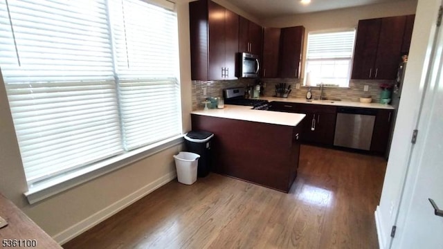 92 Sowers Dr Unit Cu92, Mount Olive Twp, NJ 07840 - kitchen featuring stainless steel appliances, baseboards, light wood-style floors, tasteful backsplash, and light countertops