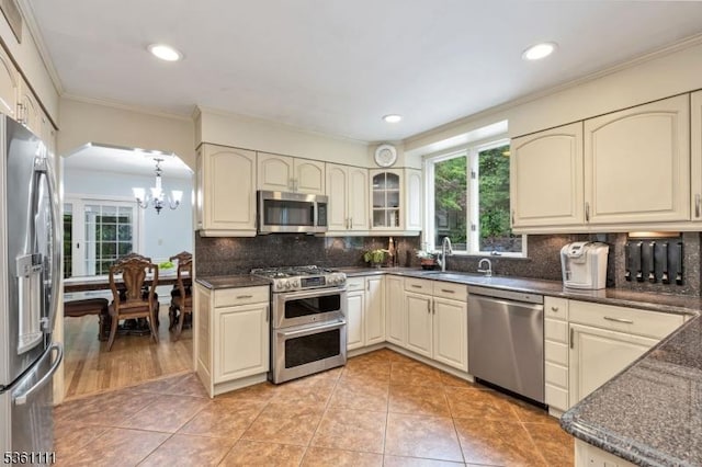 28 Sherbrook Dr, Berkeley Heights Twp, NJ 07922 - kitchen with appliances with stainless steel finishes, a chandelier, healthy amount of natural light, ornamental molding, and backsplash