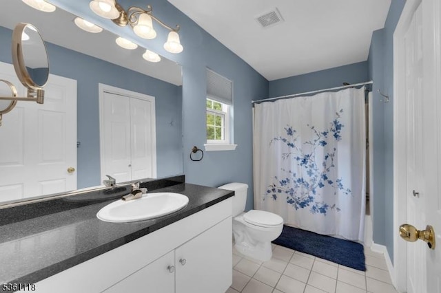 42 Rockcreek Ter Unit 42, Riverdale Boro, NJ 07457 - full bath featuring tile patterned flooring, vanity, toilet, and shower / tub combo with curtain