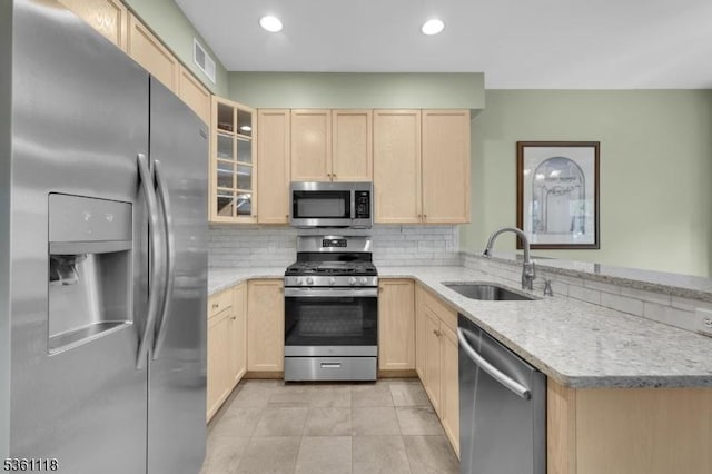 42 Rockcreek Ter Unit 42, Riverdale Boro, NJ 07457 - kitchen featuring stainless steel appliances, a sink, light brown cabinets, a peninsula, and decorative backsplash