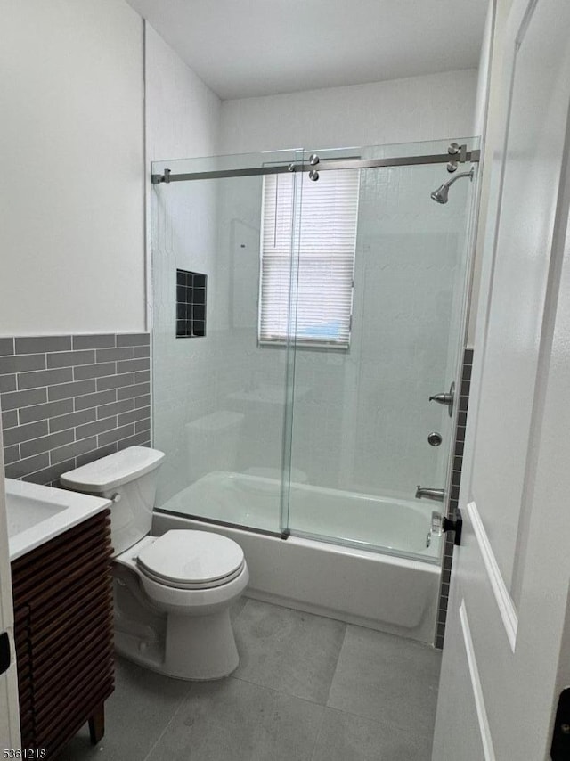 50 Willoughby St, Newark City, NJ 07112 - full bath featuring tile walls, enclosed tub / shower combo, toilet, vanity, and wainscoting