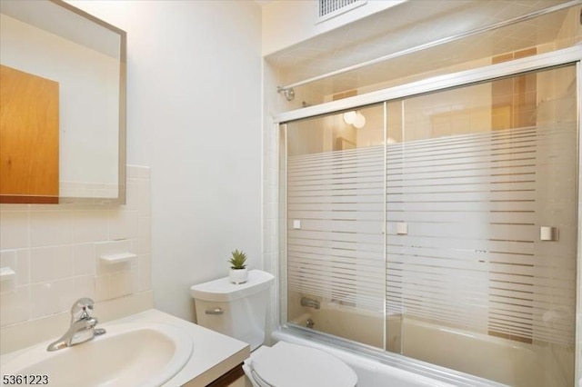 14 Highpoint Unit 14, Cedar Grove Twp, NJ 07009 - full bath with vanity, toilet, shower / bath combination with glass door, and tasteful backsplash