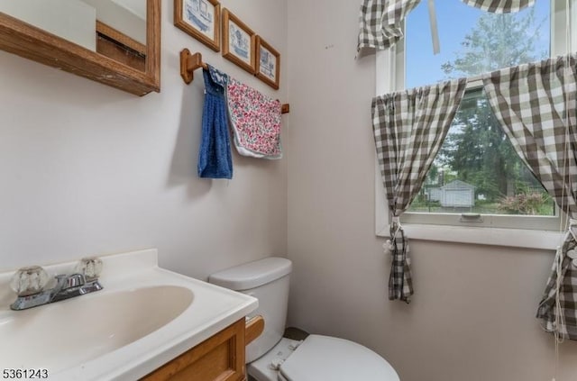 126 Park Ave, Lopatcong Twp, NJ 08865 - half bath featuring toilet and vanity
