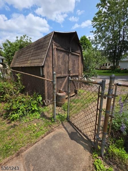 126 Park Ave, Lopatcong Twp, NJ 08865 - view of shed featuring a gate