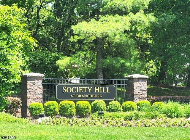 1605 Breckenridge Dr, Branchburg Twp, NJ 08876 - view of community sign
