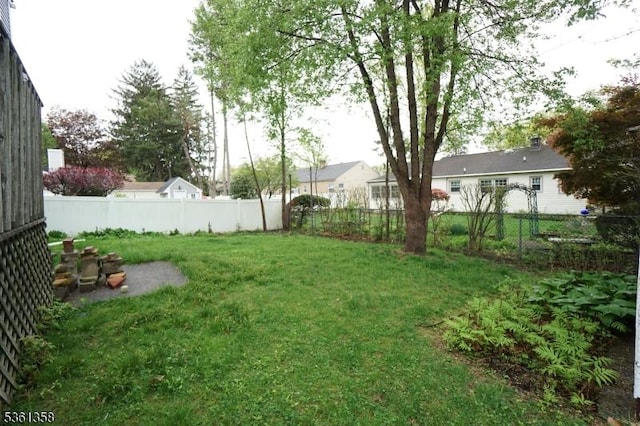 992 Milton Blvd, Rahway City, NJ 07065 - view of yard