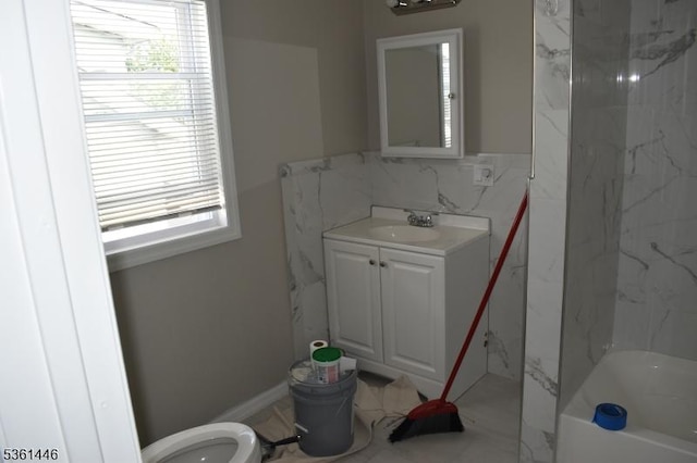 375 Tower St, Union Twp, NJ 07088 - full bath featuring toilet, healthy amount of natural light, and vanity