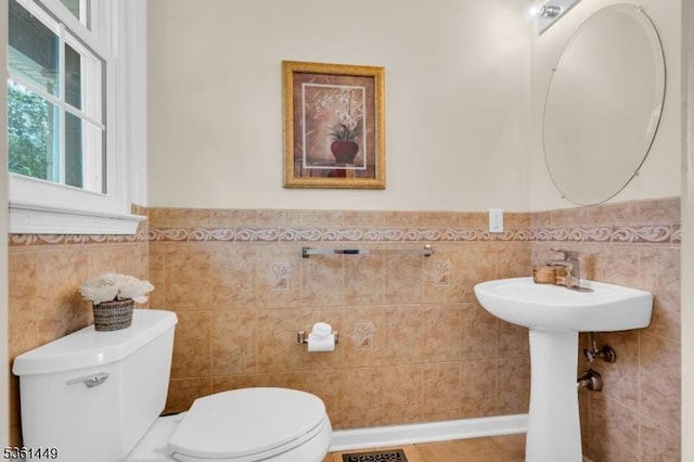 9 Mcgovern Ct, Bridgewater Twp, NJ 08807 - bathroom featuring tile walls, a wainscoted wall, and tile patterned floors