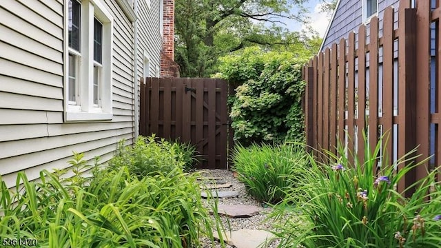 23 Laurel Pl, Fanwood Boro, NJ 07023 - view of yard