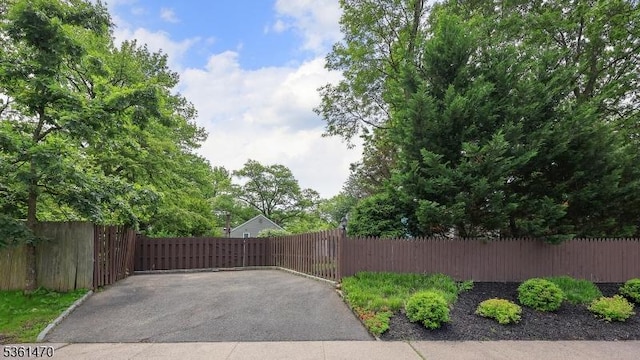 23 Laurel Pl, Fanwood Boro, NJ 07023 - view of patio / terrace with a gate