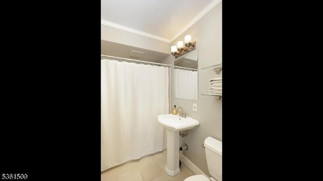 2052 Church Ave, Scotch Plains Twp, NJ 07076 - full bath featuring crown molding, toilet, curtained shower, tile patterned flooring, and a sink