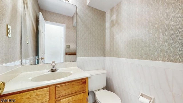 301 Smithwold Rd, Franklin Twp, NJ 08873 - bathroom with wallpapered walls, toilet, vanity, and a wainscoted wall