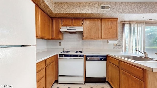 301 Smithwold Rd, Franklin Twp, NJ 08873 - kitchen featuring white appliances, under cabinet range hood, a sink, and light countertops