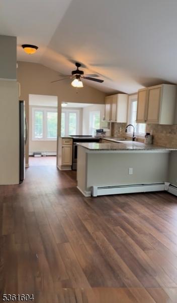 12 Sunrise Dr, Wantage Twp, NJ 07461 - kitchen featuring vaulted ceiling, dark wood-style flooring, a peninsula, a ceiling fan, and freestanding refrigerator