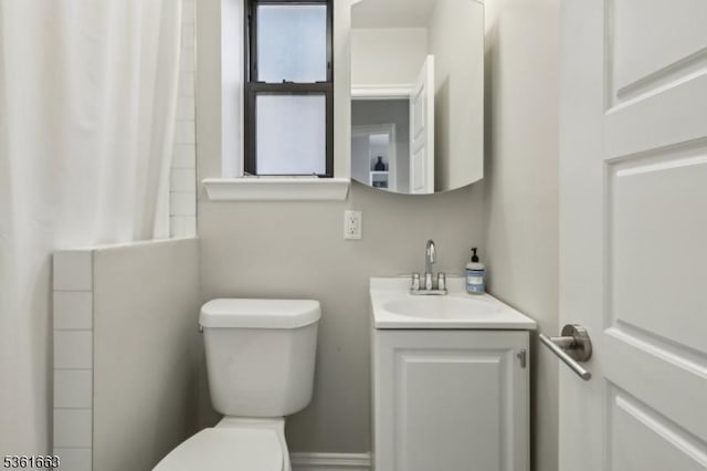 3315 Pleasant Ave Unit 314, Union City, NJ 07087 - full bath featuring toilet, vanity, and a shower with curtain