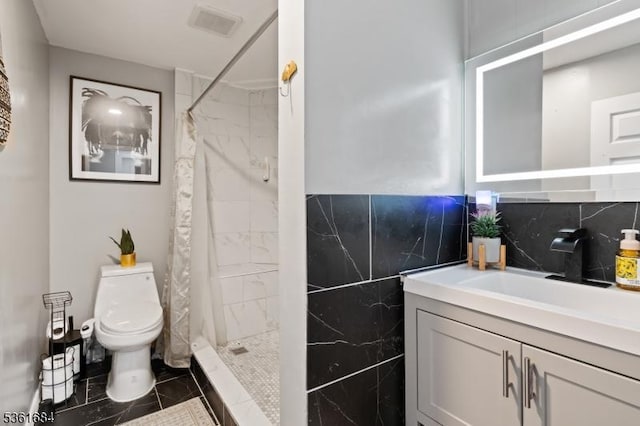 46 Harmony St, North Plainfield Boro, NJ 07060 - bathroom with vanity and tiled shower