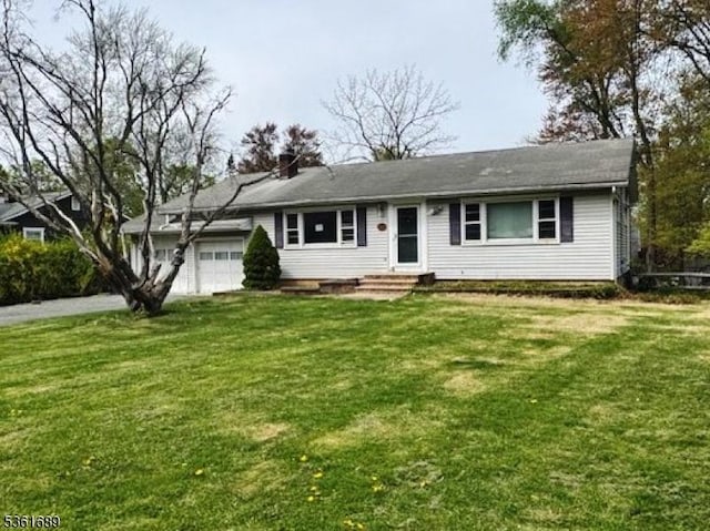 17 Hilltop Cir, Hanover Twp, NJ 07981 - ranch-style home featuring a garage and a front yard