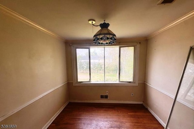 17 Hilltop Cir, Hanover Twp, NJ 07981 - unfurnished dining area with wood finished floors, crown molding, and baseboards