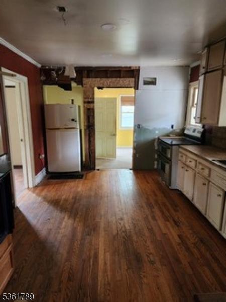 59 W Valley Brook Rd, Washington Twp, NJ 07853 - kitchen featuring freestanding refrigerator, electric range, dark wood-style flooring, baseboards, and crown molding