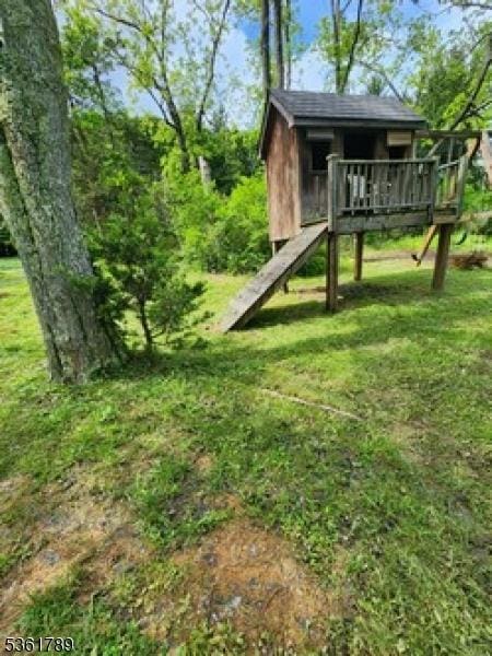 59 W Valley Brook Rd, Washington Twp, NJ 07853 - view of grassy yard featuring a wooden deck