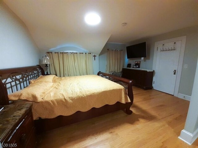 336 E 41st St, Paterson City, NJ 07504 - bedroom featuring light wood finished floors, vaulted ceiling, and baseboards