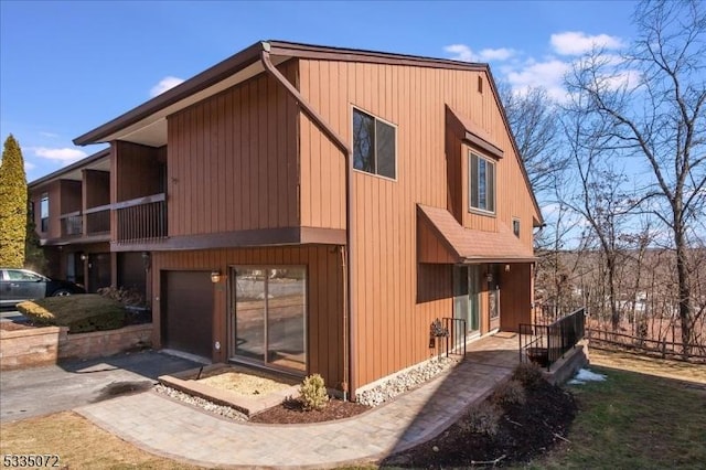 532 Upperway, Wharton Boro, NJ 07885 - view of front of home with a balcony