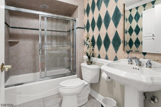 52 Independence Dr, Bernards Twp, NJ 07920 - bathroom featuring tile patterned flooring, bath / shower combo with glass door, toilet, and a sink