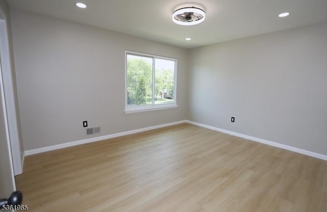 914 Merritt Dr Unit E, Hillsborough Twp, NJ 08844 - unfurnished room with light wood finished floors, baseboards, and recessed lighting