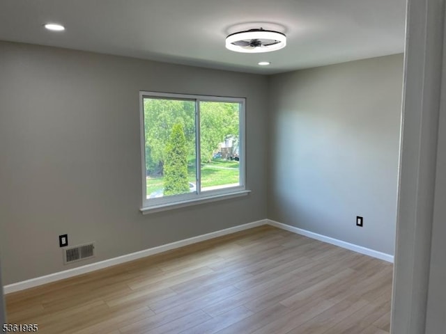 914 Merritt Dr Unit E, Hillsborough Twp, NJ 08844 - unfurnished room with light wood-style flooring, baseboards, and recessed lighting