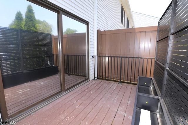 914 Merritt Dr Unit E, Hillsborough Twp, NJ 08844 - view of deck