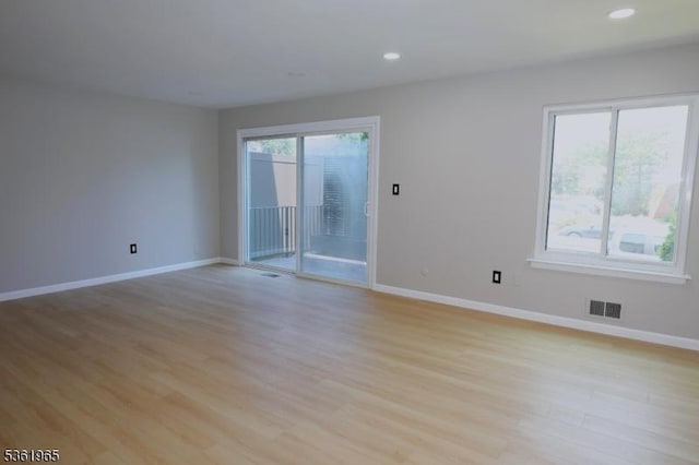 914 Merritt Dr Unit E, Hillsborough Twp, NJ 08844 - spare room featuring baseboards, light wood-style floors, and recessed lighting