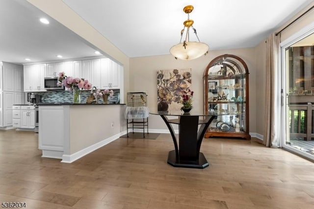 18 Inverrary Pl, Clinton Twp, NJ 08801 - dining space featuring recessed lighting, wood finished floors, and baseboards