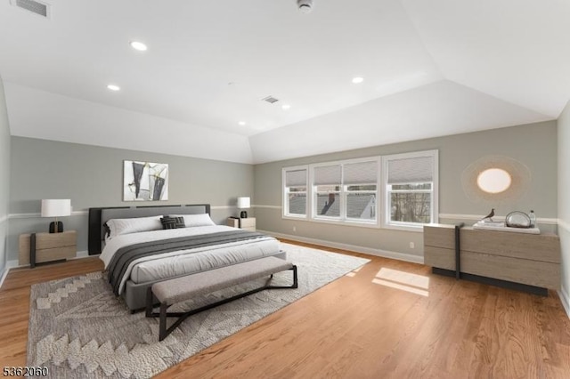 1537 Franklin St, Clark Twp, NJ 07066 - bedroom featuring light wood-style floors, vaulted ceiling, baseboards, and recessed lighting