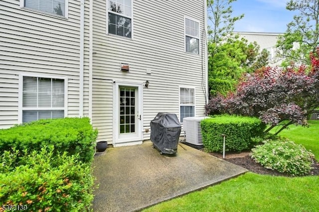 231 Swathmore Dr, Nutley Twp, NJ 07110 - back of property with a patio
