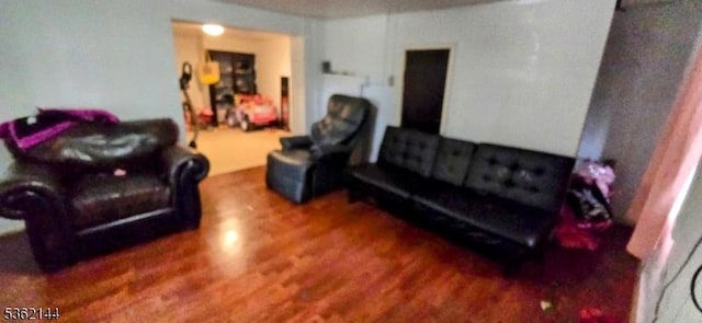 286 Chambers St, Phillipsburg Town, NJ 08865 - living room featuring wood finished floors