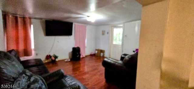 286 Chambers St, Phillipsburg Town, NJ 08865 - living area featuring wood finished floors
