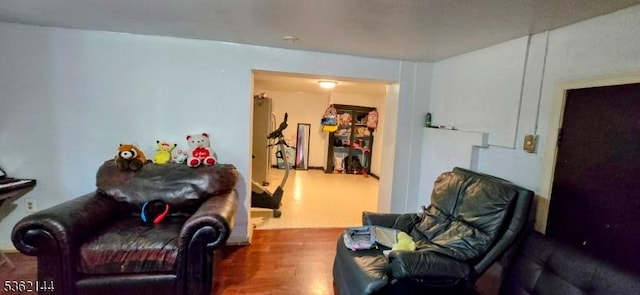 286 Chambers St, Phillipsburg Town, NJ 08865 - sitting room with wood finished floors