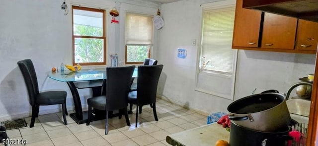 286 Chambers St, Phillipsburg Town, NJ 08865 - dining space featuring light tile patterned flooring and baseboards