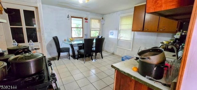 286 Chambers St, Phillipsburg Town, NJ 08865 - dining space featuring light tile patterned flooring