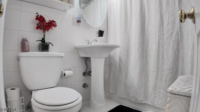 458 River Rd, Nutley Twp, NJ 07110 - full bath featuring tile walls and toilet