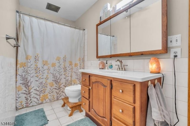 192 Market St, Belvidere Twp, NJ 07823 - full bath with toilet, vanity, tile patterned floors, and a shower with curtain