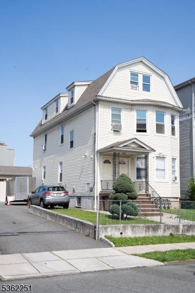 513 Maple Ave, Elizabeth City, NJ 07202 - view of front of house with a gambrel roof and a porch